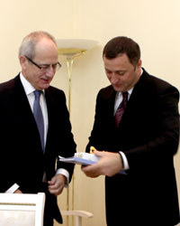 Wolfgang Götz, EMCDDA Director (left) and Prime Minister of the Republic of Moldova, His Excellency Vladimir Filat.